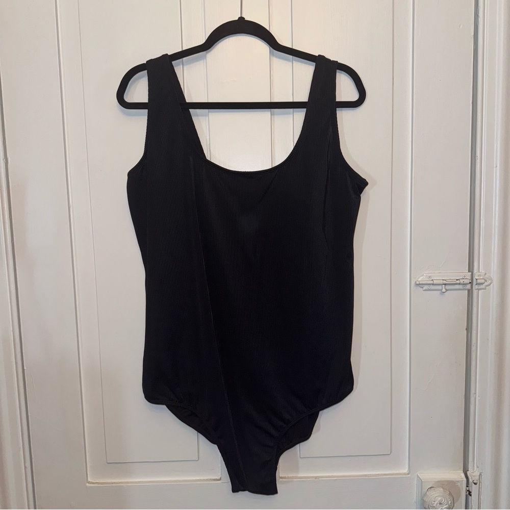 ✨catalina black ribbed one piece swimsuit✨